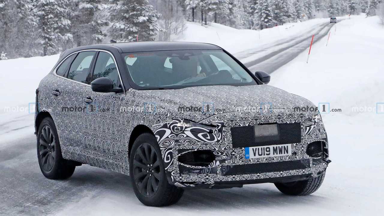 Yeni Jaguar F-Pace casus fotoğraf