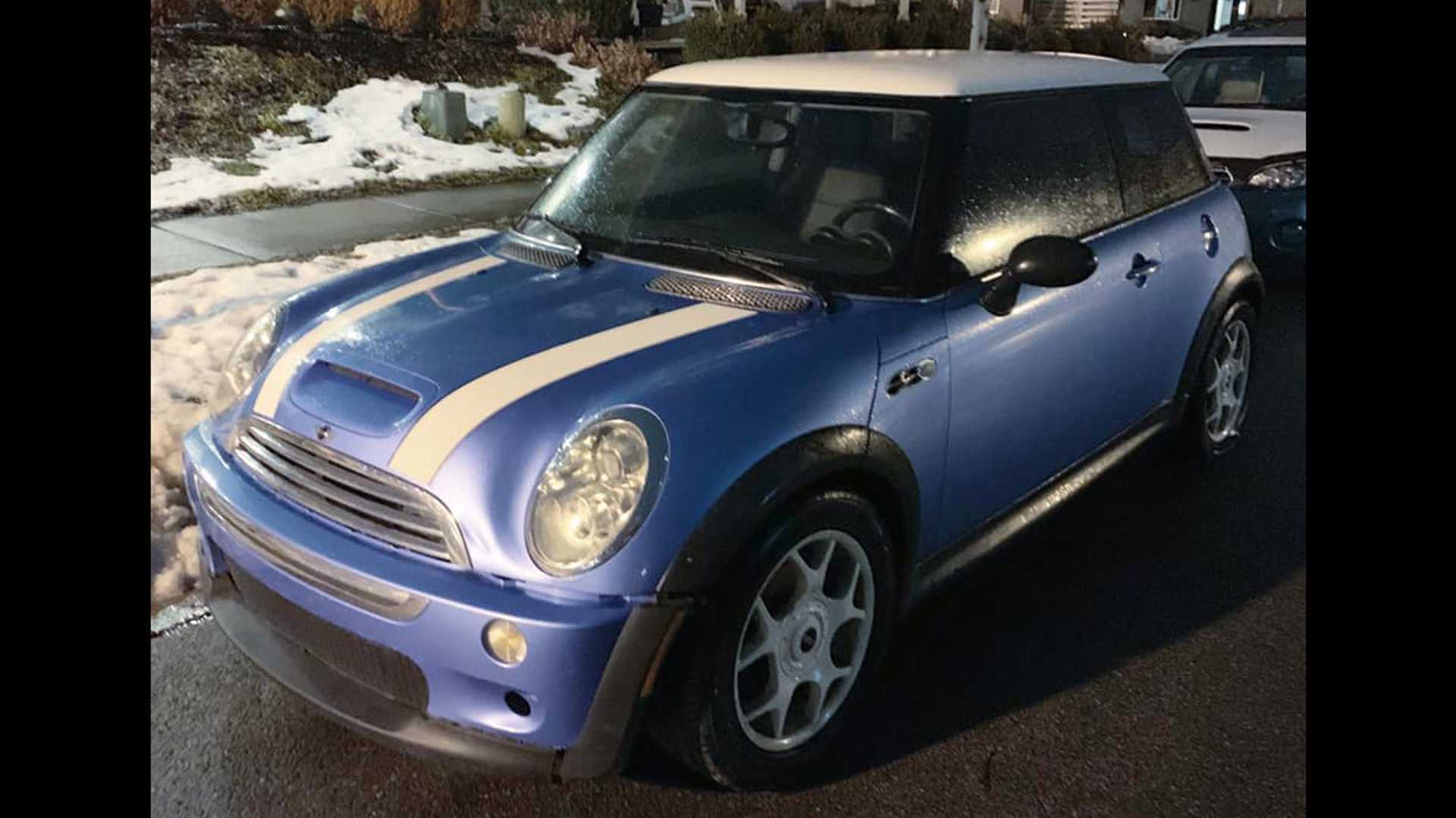 Este MINI Cooper S se convierte en un simulador de carreras