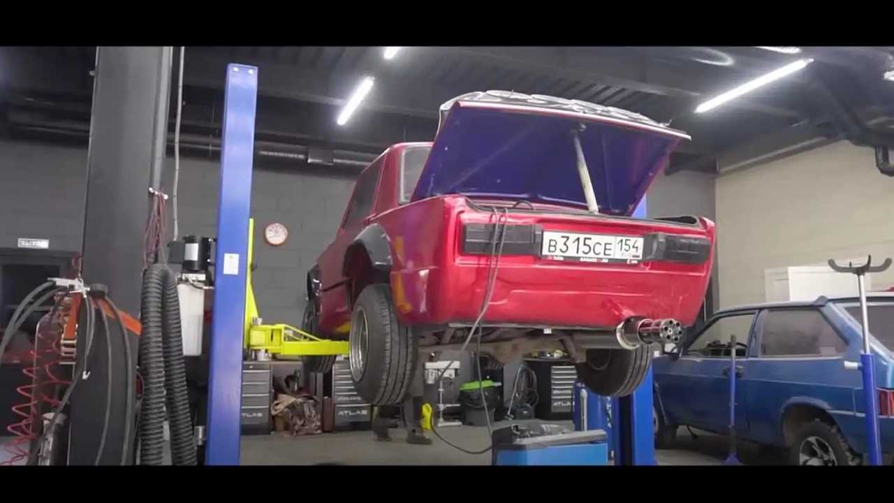 Lada With Machinegun Exhaust, Gullwing Doors Is Russian Tuning At Its Finest