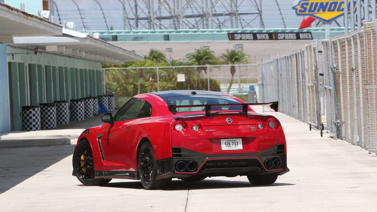 Nissan GT-R Nismo Vs Master Sushi Chef