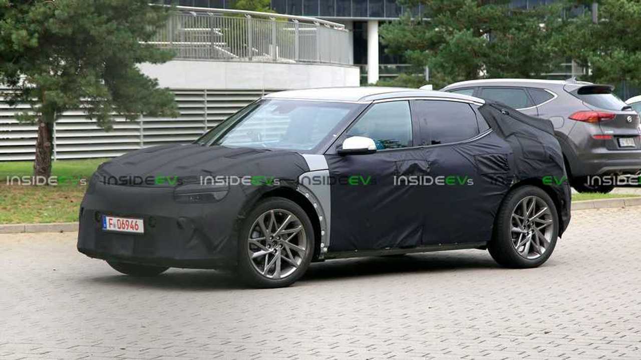 Genesis JW Spy Photos