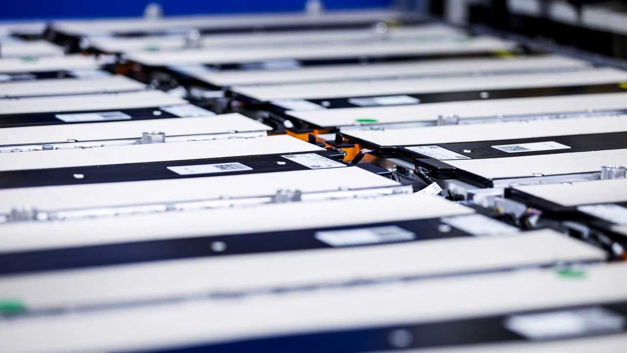 Produzione di sistemi a batteria Mercedes-Benz EQS