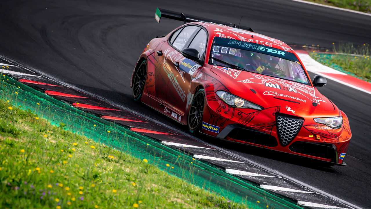 Alfa Romeo Giulia ETCR