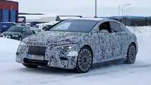 Mercedes EQE, le foto spia sulla neve