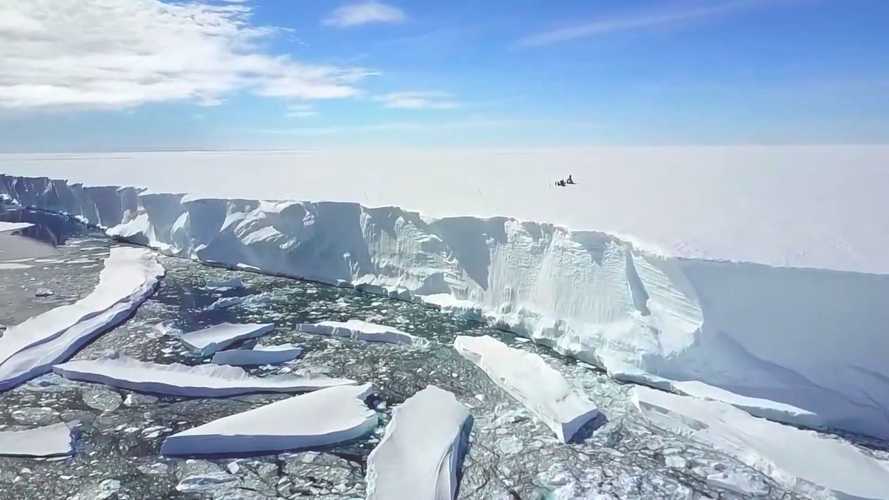Путешественник собрался проехать от полюса к полюсу на электропикапе