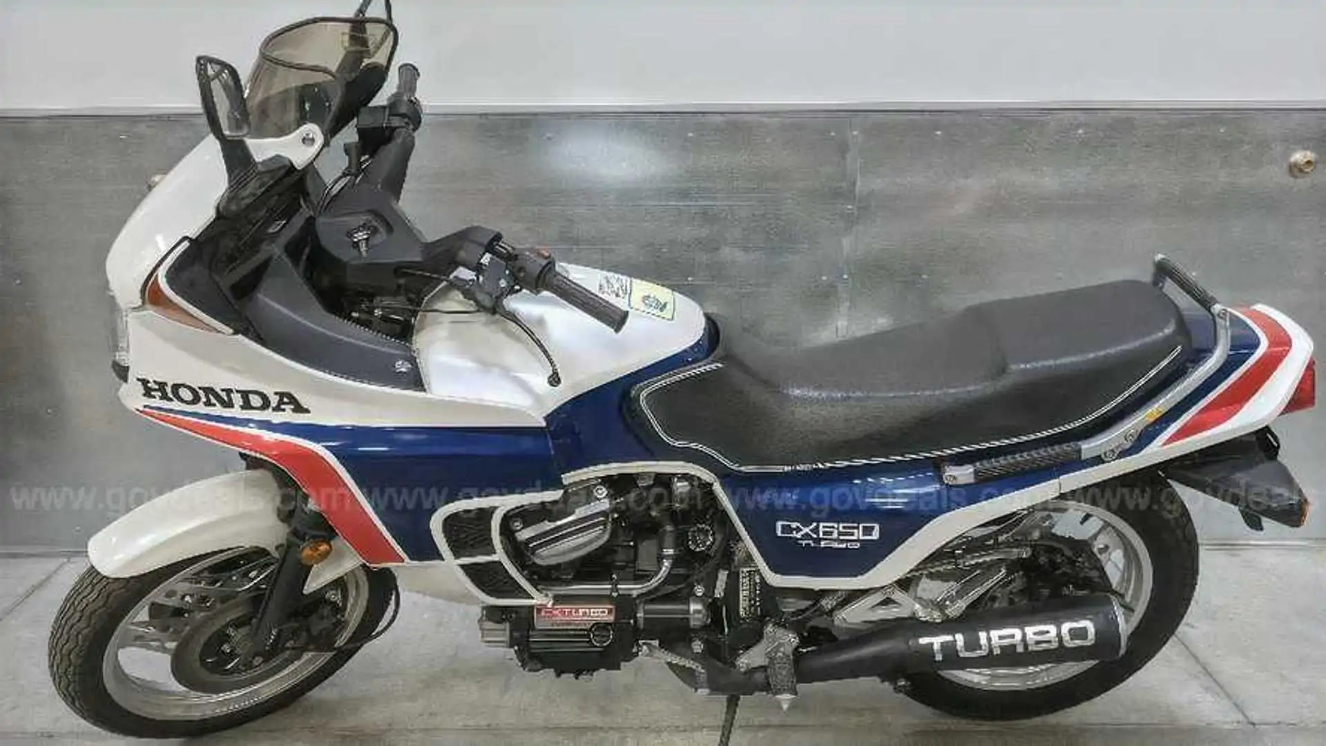 1983-honda-cx650t---left-side.webp