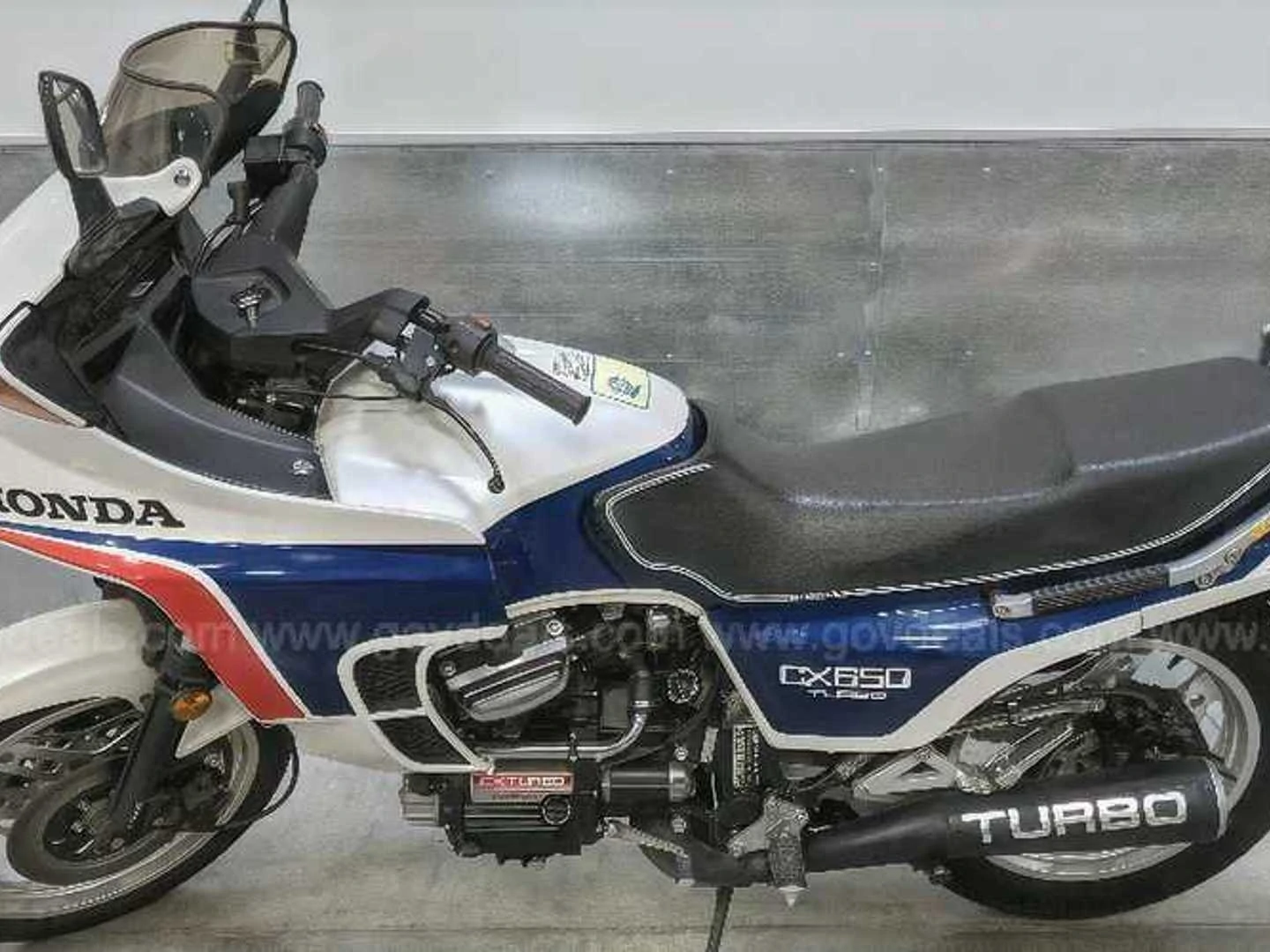 1983-honda-cx650t---left-side.webp