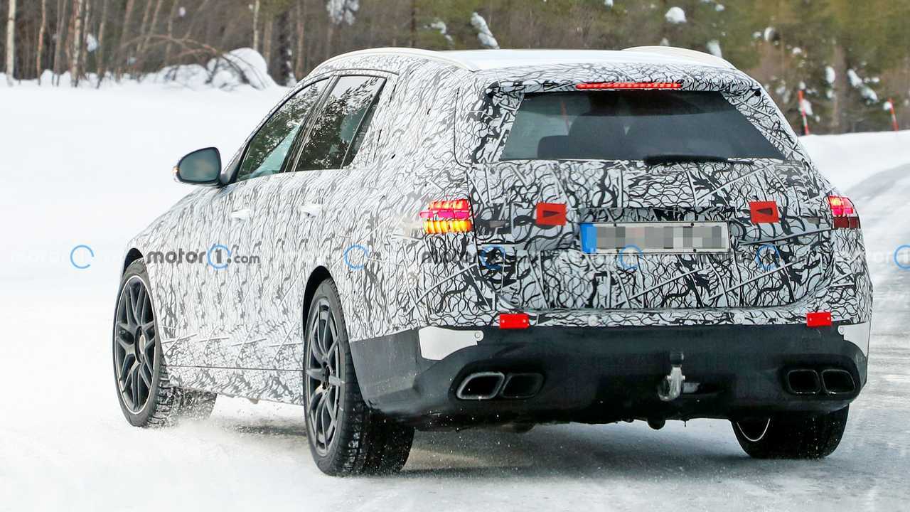 Mercedes-AMG C63 Estate Spy Photos Clignotant