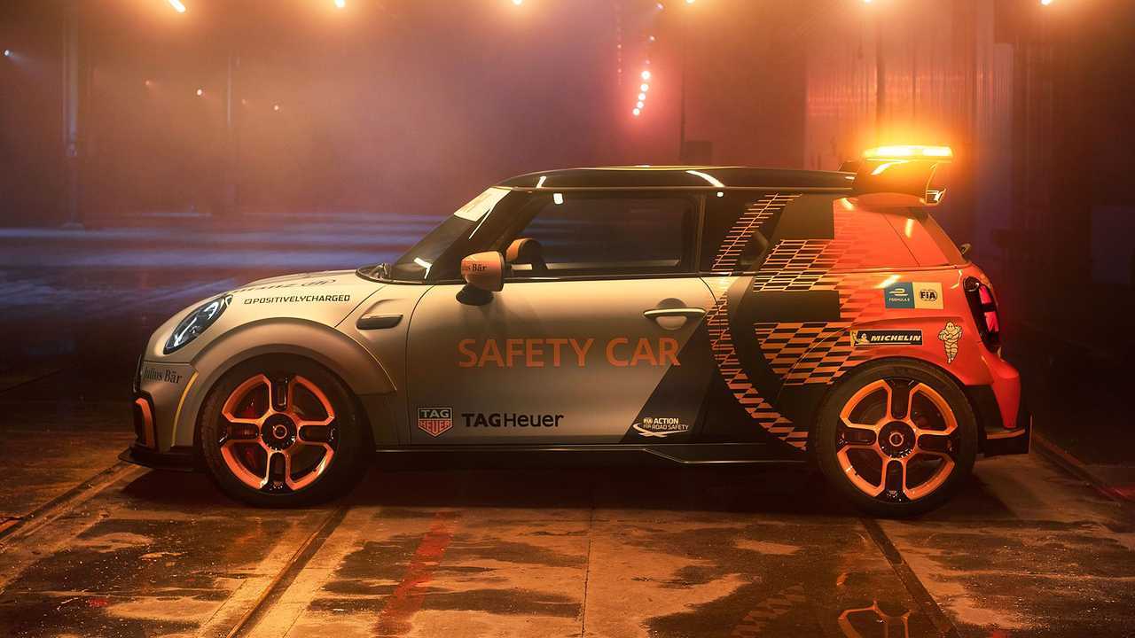 Mini Electric Pacesetter inspired by JCW (2021)