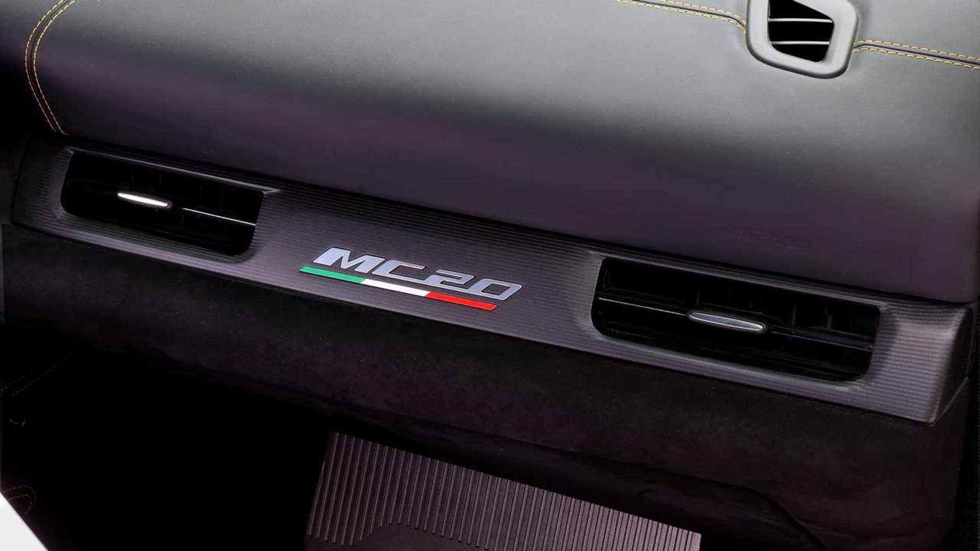 2021-maserati-mc20-interior.jpg