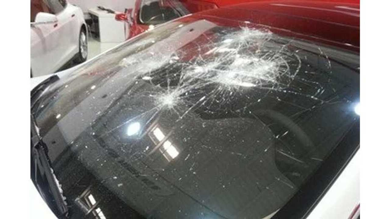 tesla model s windshield damage via WSJ yu xinquan
