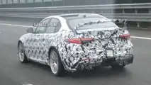 Alfa Romeo Giulia GTAm catturato sotto la pioggia