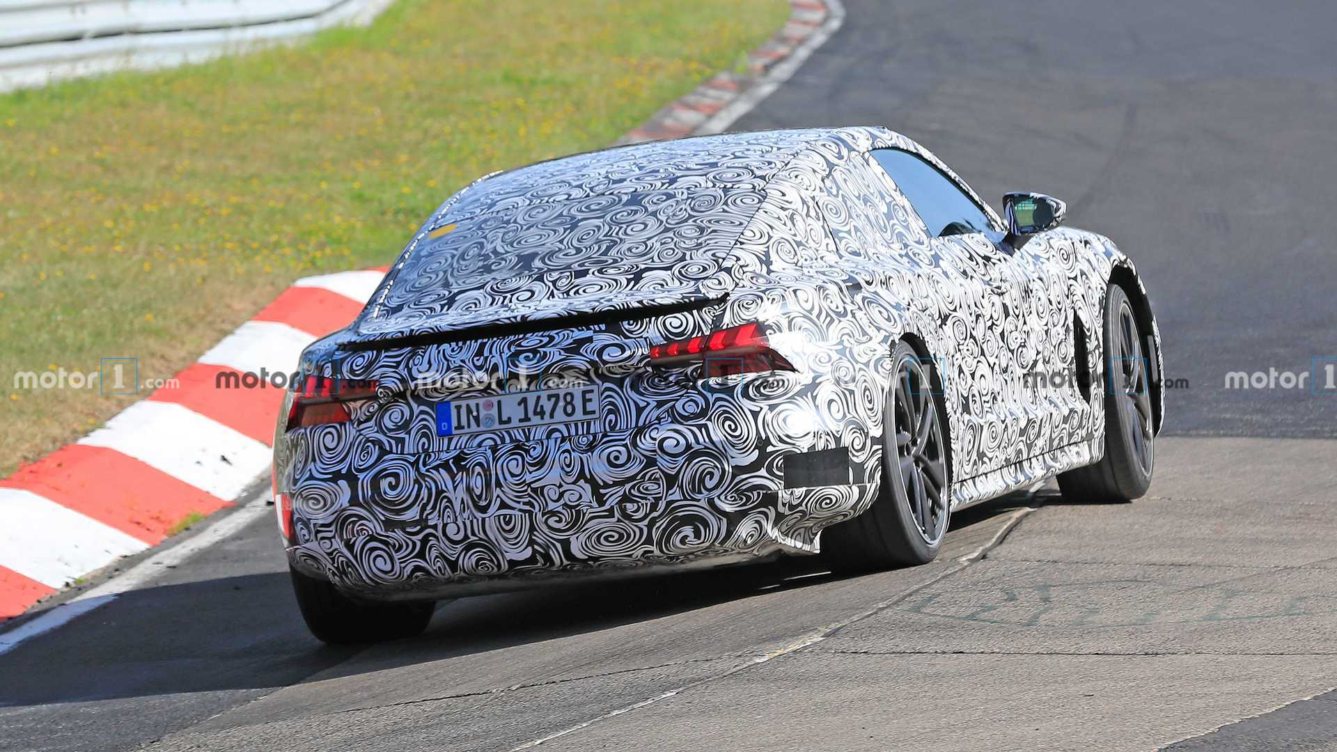 https://cdn.motor1.com/images/mgl/104o3/s6/2021-audi-e-tron-gt-spy-photo.jpg