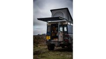 Land Rover Defender by Felix Collier Trasero Vertical
