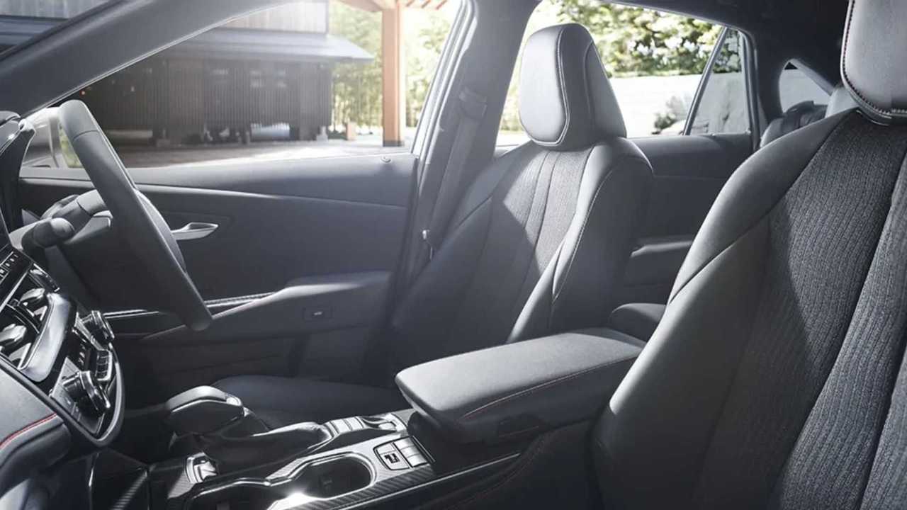 Интерьер Toyota Crown (2020)