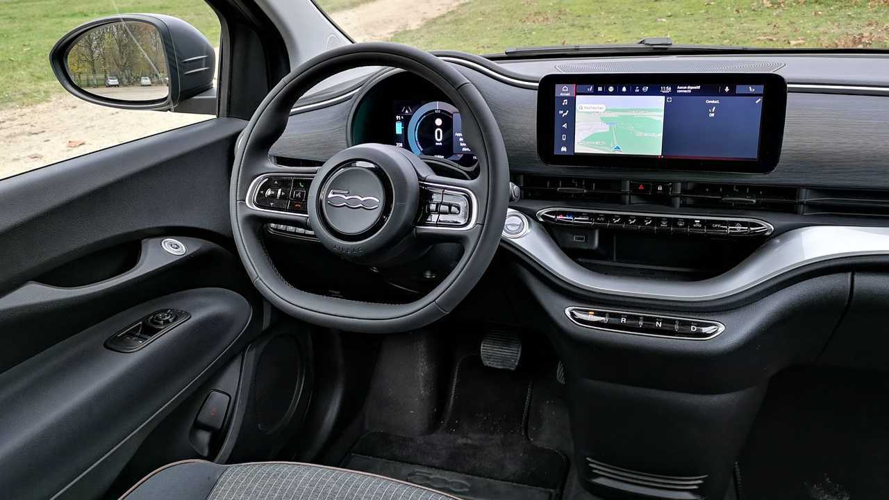 Impressões ao dirigir - Fiat 500 elétrico - interior