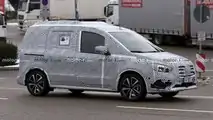 Mercedes-Benz T-Class nuova foto spia (vista laterale)