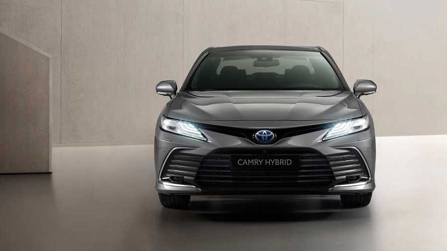 Makyajlı Toyota Camry Hybrid Türkiye'de