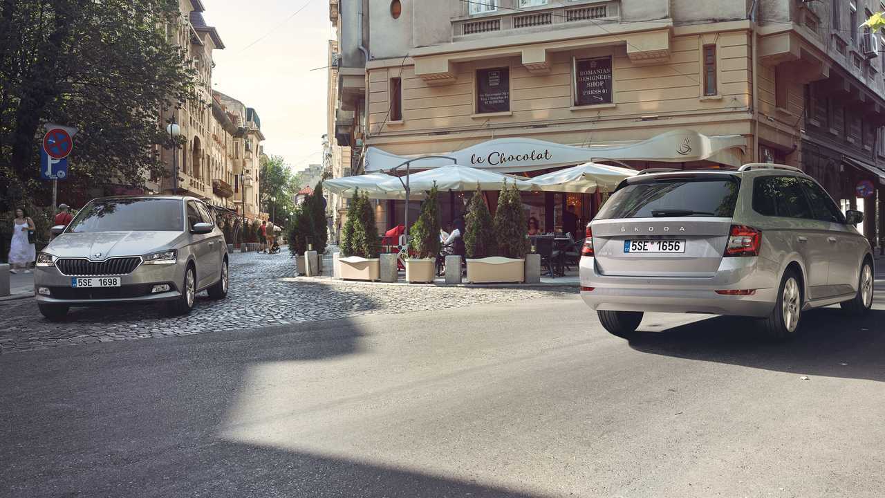 Die Preise für den Fabia Clever starten bei 16.912 Euro, der Fabia Combi Clever ist ab 17.594 Euro bestellbar.