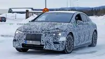 Mercedes EQE, le foto spia sulla neve