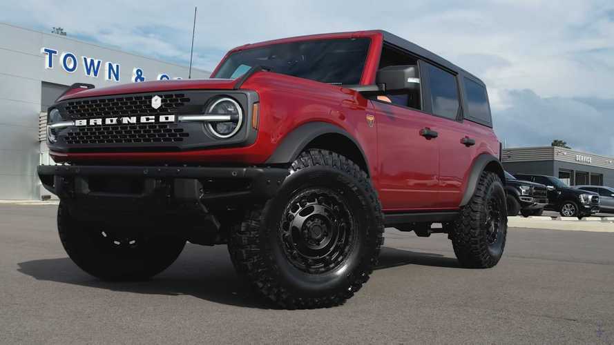 Ford Bronco Badlands Looks Bad To The Bone On 37-Inch Tires