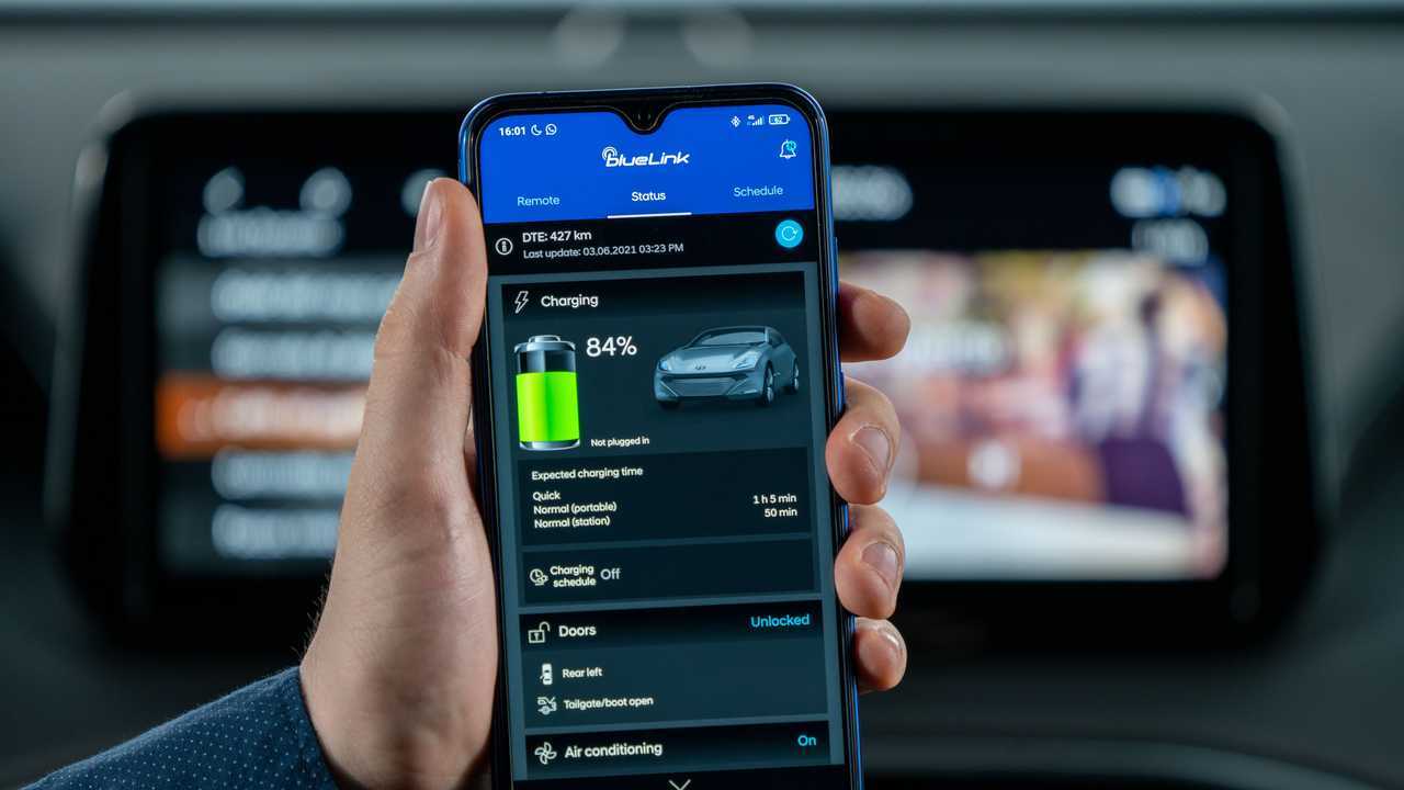 Hyundai Santa Fe ibrida plug-in, la prova su strada