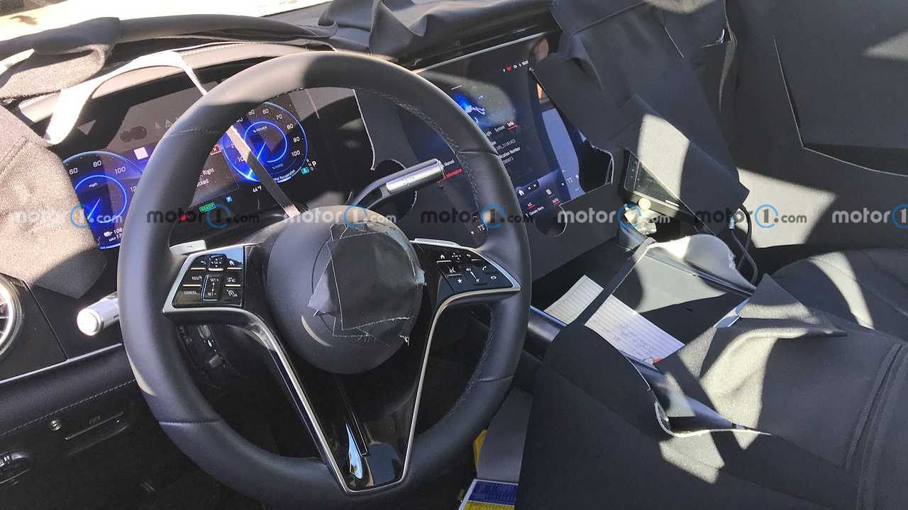 Mercedes EQS SUV, le nuove foto spia