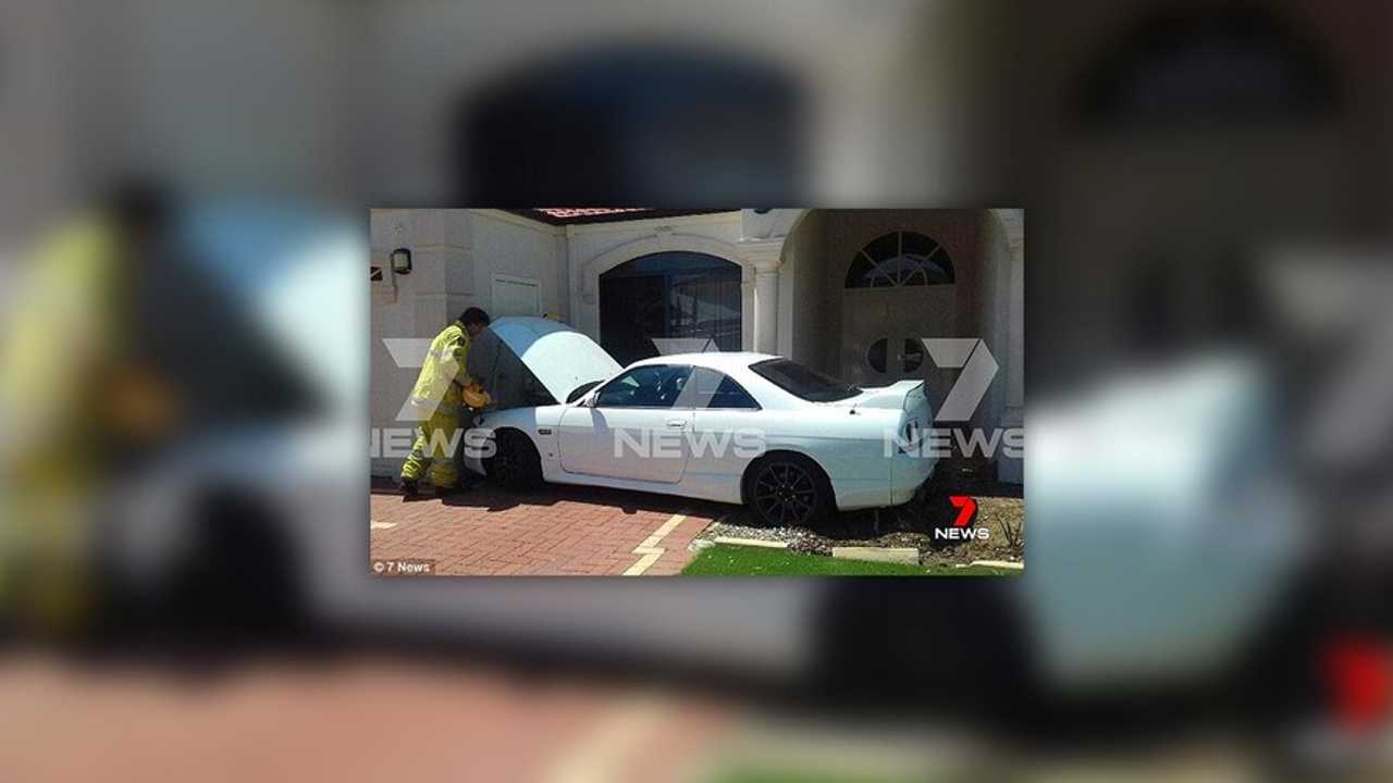 17 yaşındaki sürücü, Skyline GT-R'ı aldıktan 1 saat sonra kaza yapıyor