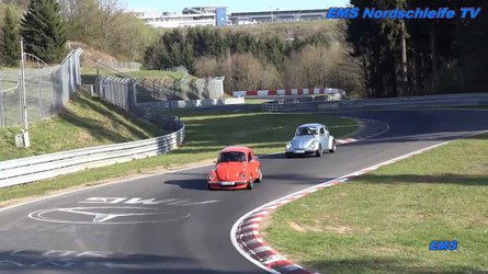 Nürburgring'deki Volkswagen Beetle'lar