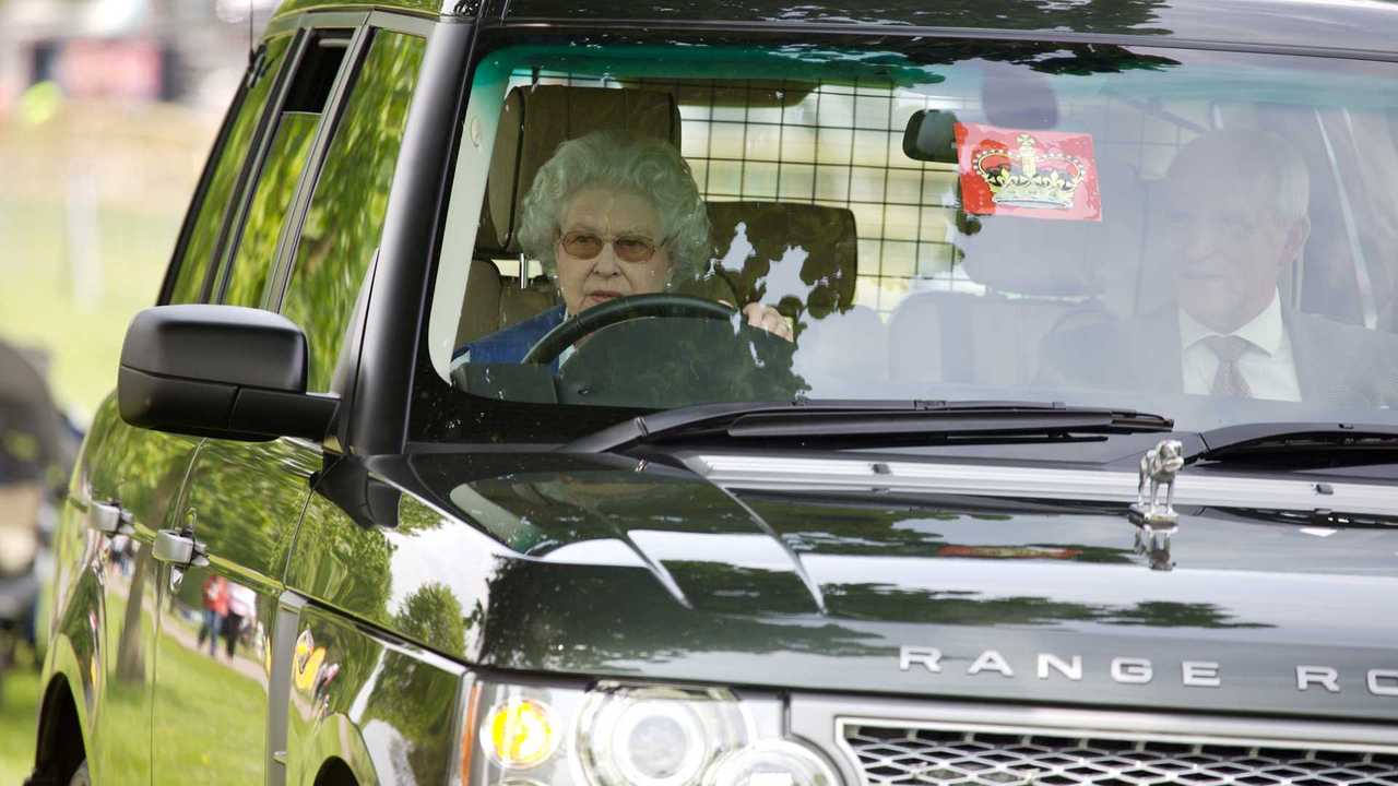 Queen Elizabeth Driving Her Range Rover Insideevs Photos