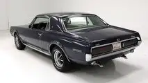 Le Mercury Cougar XR-7 de 1967 est un chat furtif