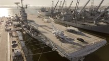 Porsche Taycan sur le pont de l'USS Hornet