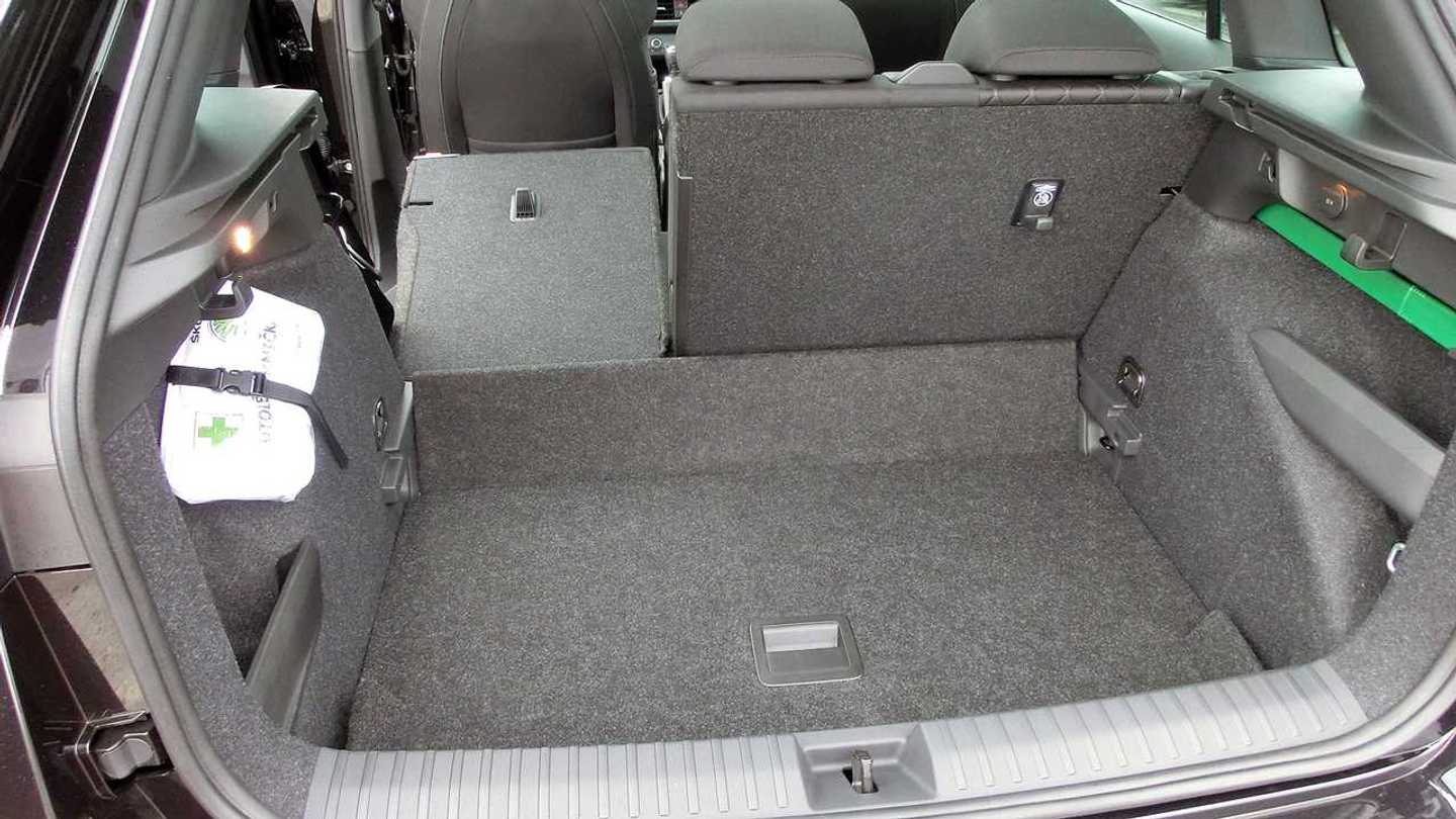 Kit De Tapis De Sol Caoutchouc 3D ELMASLINE Pour Skoda Kamiq (à Partir De 2019) - 4 Pièces Noires