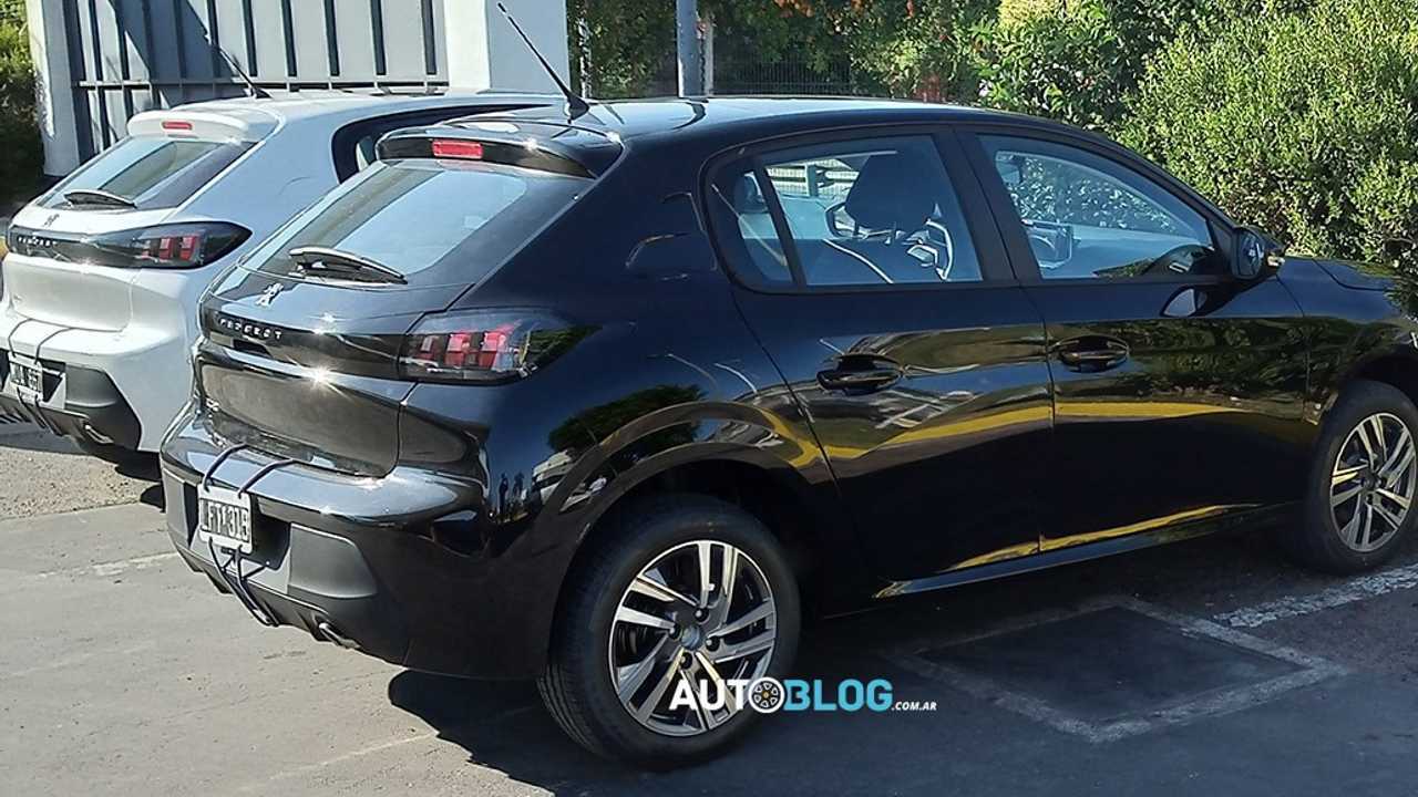 Peugeot 208 Allure - Flagra na Argentina