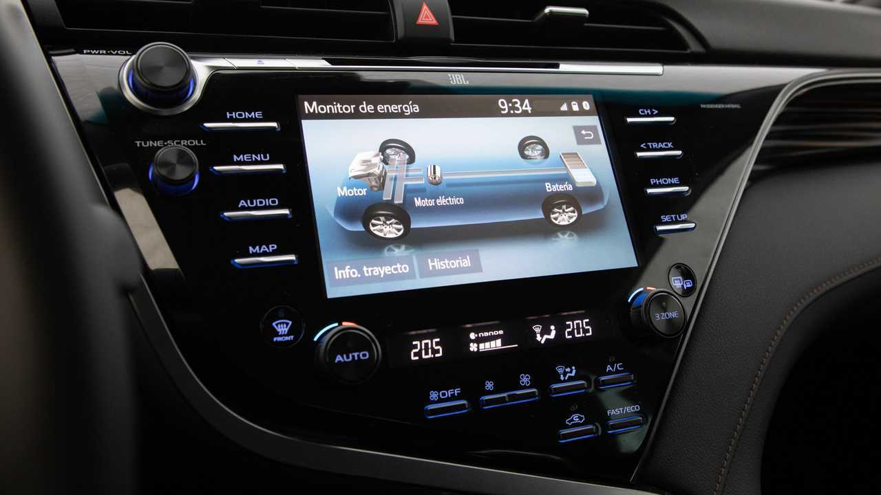 Toyota Camry Hybrid 220H, prueba