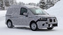 2020 Renault Kangoo yeni casus fotoğraf