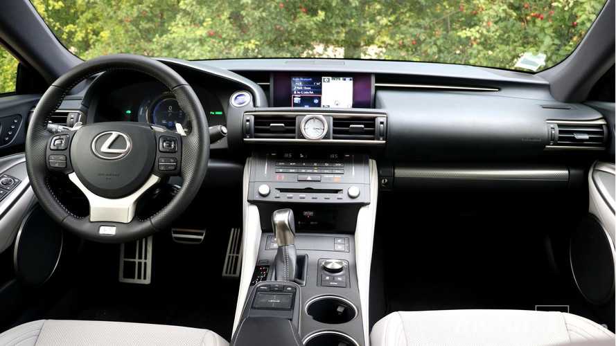 Lexus RC 300h (2017)