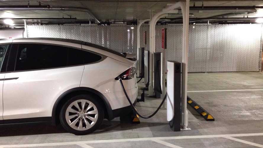 Tesla Urban Supercharger In Chicago