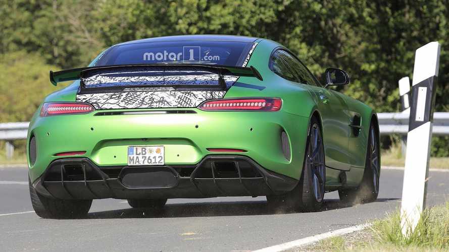 Mercedes-AMG GT4 yol otomobili casus foto