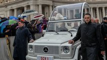 Papst Franziskus (Vatikan): Mercedes G 500