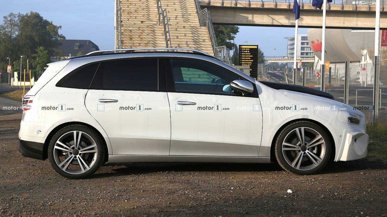 2019 Mercedes B-Class spy photo
