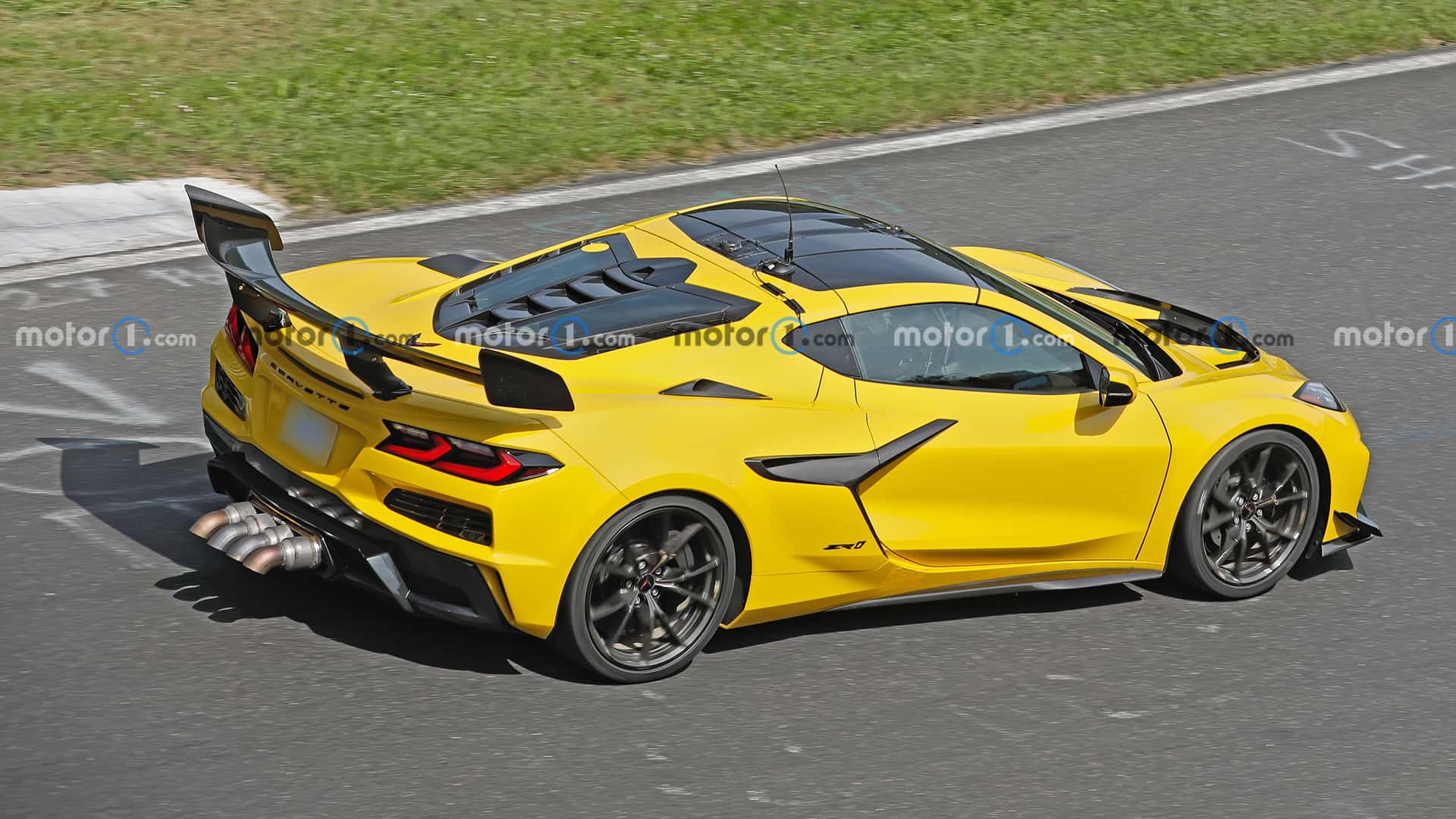 https://cdn.motor1.com/images/mgl/1Z1LN3/s1/2026-chevrolet-c8-corvette-zora-spy-shots-undisguised-exterior-50.jpg