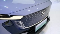 Live photos of the Mazda EZ-6 sedan and EZ-60 crossover at the 2025 Shanghai Auto Show.