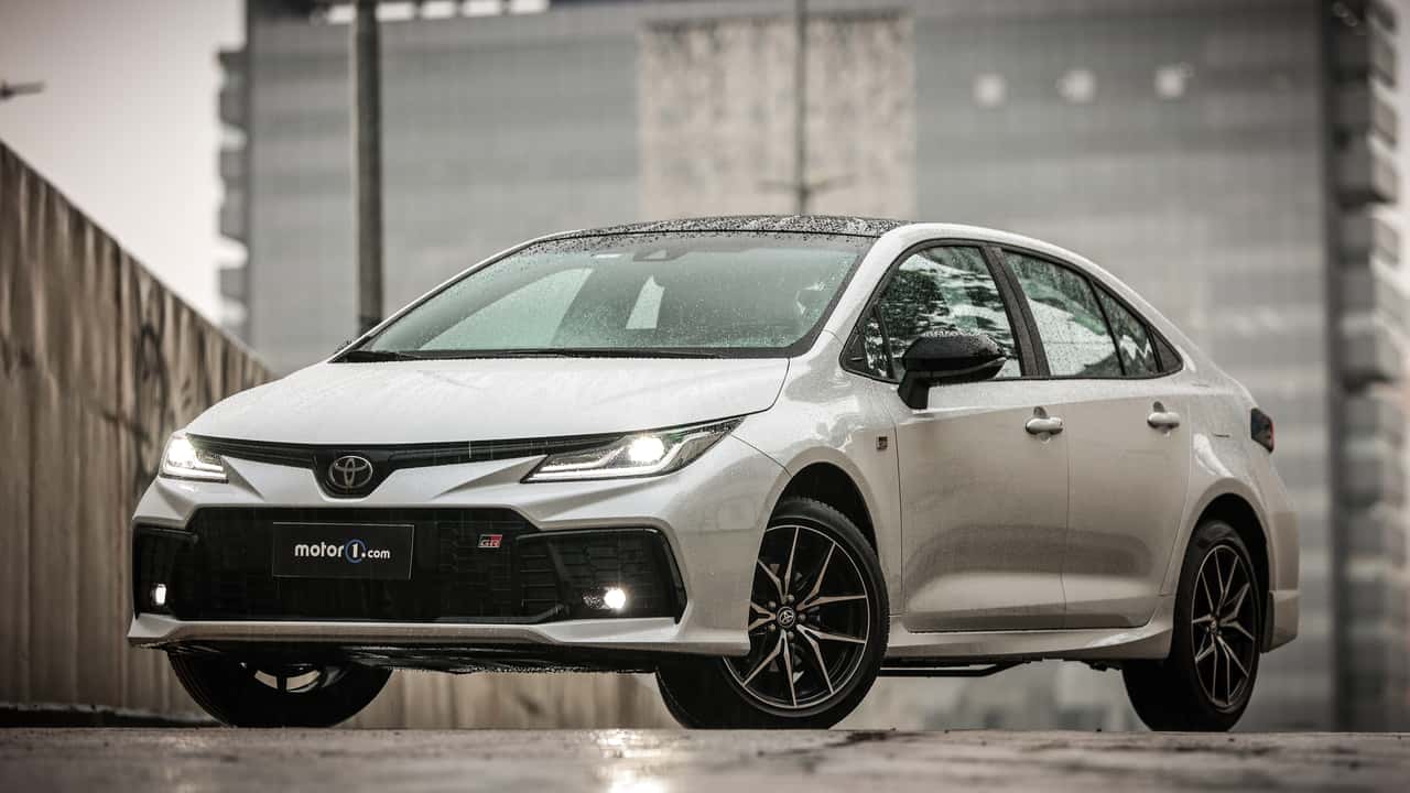 Toyota Corolla GR-Sport 2025 (Brezilya) incelemesi - önden görünüm