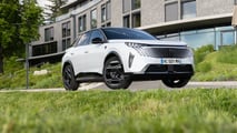 Peugeot E-3008 Dual Motor, la prova su strada di Motor1.com