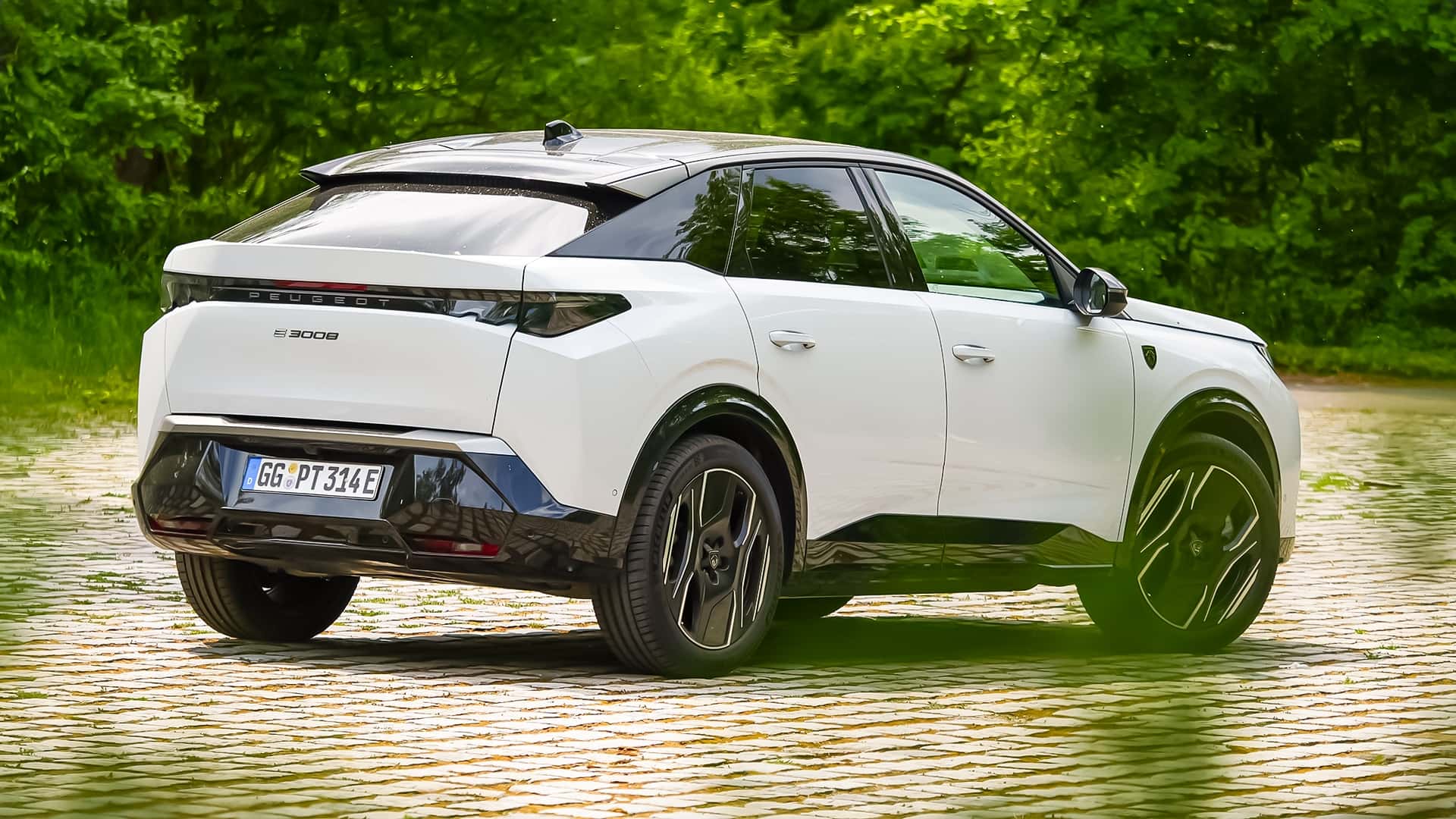 Peugeot-E-3008-im-Dauertest-Komfort-Charakter-kleine-Schw-chen