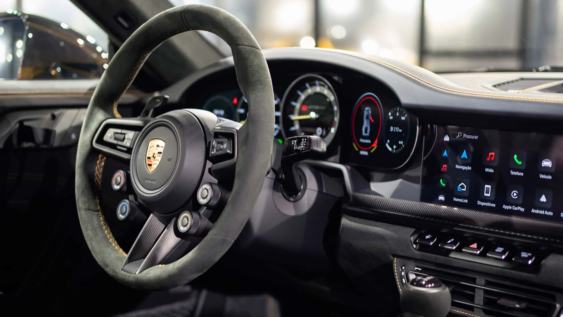 https://cdn.motor1.com/images/mgl/1Z1w2L/s1/porsche-911-gt3-rs-sonderwunsch.jpg