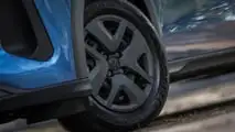 Assim como no Polo Track, rodas do Tera MPI são de aço com calotas aro 15
