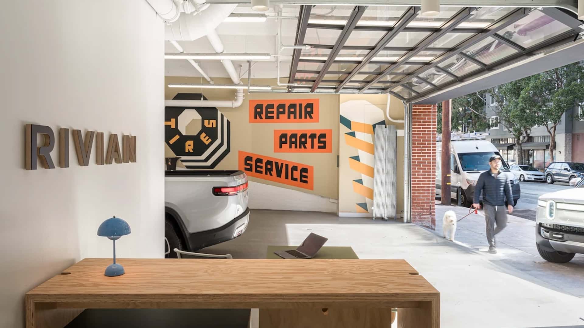 Rivian Expande su Red de Servicio Ante el Próximo Lanzamiento del SUV Eléctrico R2