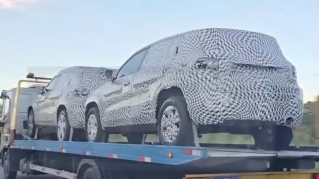 Novo Jeep Avenger flagrando durante transporte